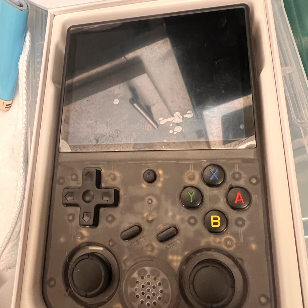 Hand held - Picture 2 of 3